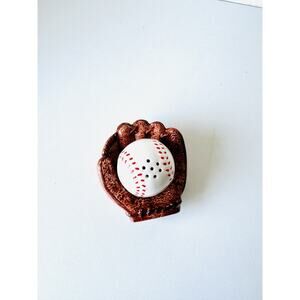 NWOB Russ Baseball and Glove #17307 Salt And Pepper Shakers, Baseball Shakers